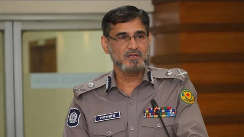 অপরিচিতদের সন্দেহজনক আনাগোনায় সতর্ক থাকার আহ্বান ডিএমপি কমিশনারের