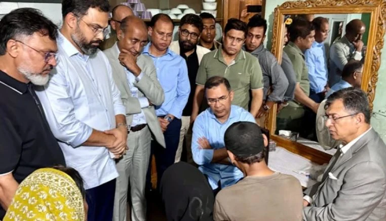 রামিসার বাসায় গিয়ে পরিবারকে সান্ত্বনা দিলেন প্রধানমন্ত্রী
