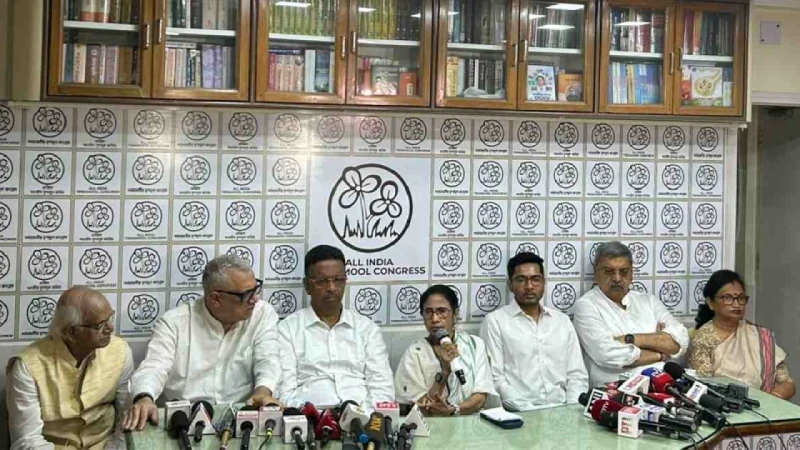 হারিনি, পদত্যাগ করব না: মমতা