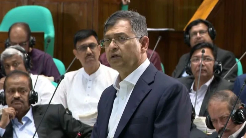 ফেসবুক থেকে ক্ষতিকর কনটেন্ট সরানো বাধ্য করতে আইন করবে সরকার